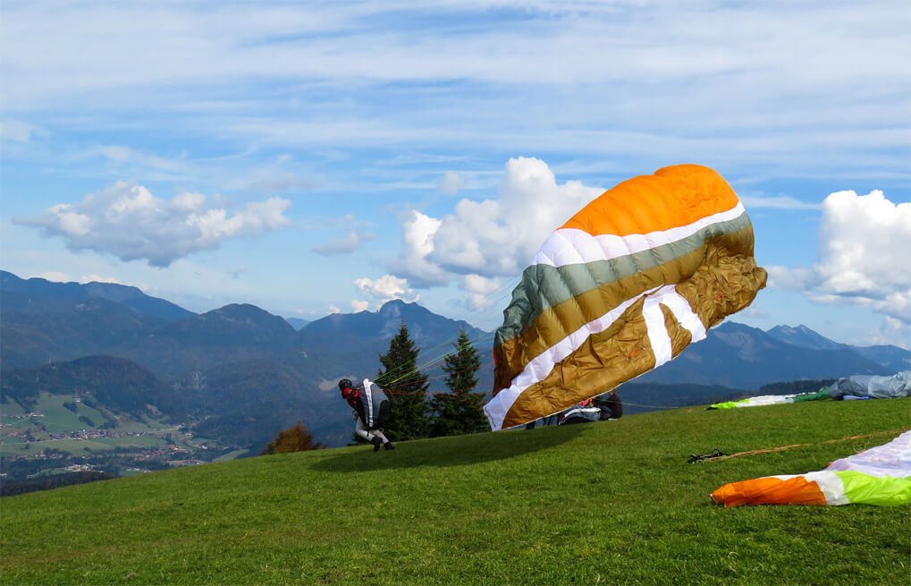 Paragliding in Bir Billing top Things to do in Himachal Pradesh