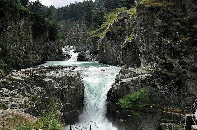 Aharbal Waterfall is Best Places to Visit in Kashmir