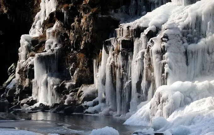 Drung Waterfall in Kashmir