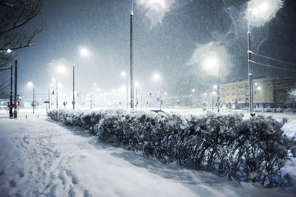 J&K: Sonamarg experiences snowfall, and Kashmir’s nighttime temperature climbs