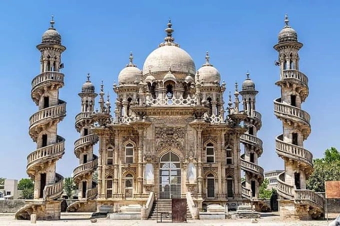 Mahabat Maqbara is a beautiful mausoleum.